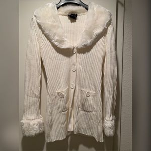 Long sweater with faux fur